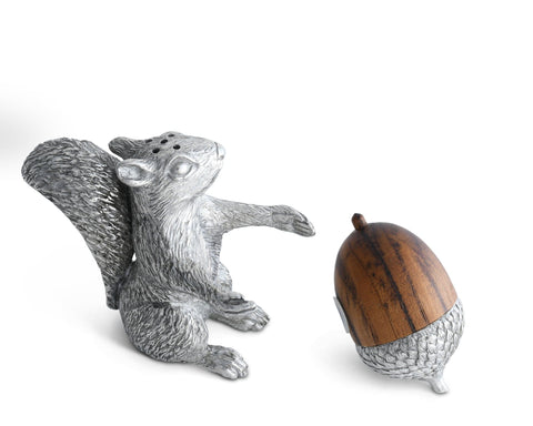 Vagabond House Squirrel with Wood Acorn Salt & Pepper - Thumbnail 4